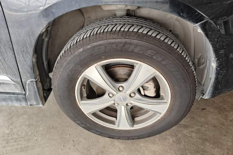 Used Haval H6 2013 Upgraded Model 1.5T Manual Two-Wheel Drive Elite Version Right Front Wheel Hub
