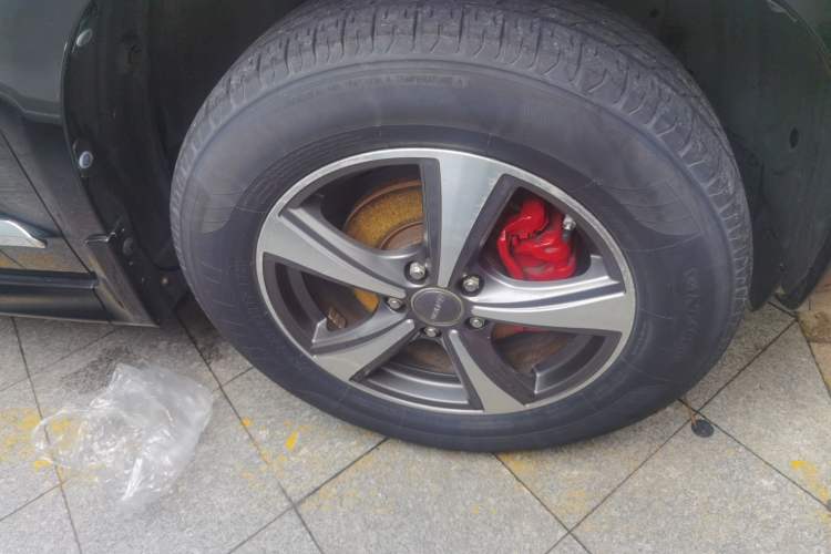 Used Haval H6 2013 Upgraded Model 1.5T Manual Two-Wheel Drive Elite Version Right Front Wheel Hub