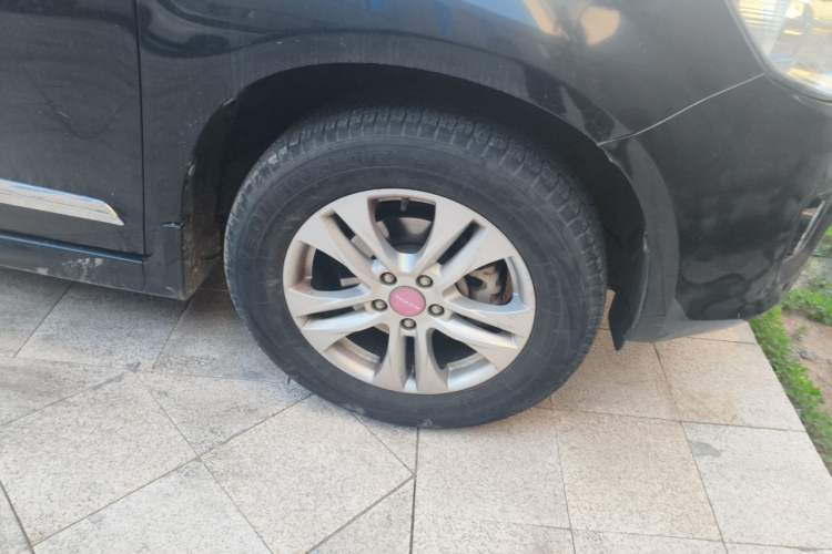 Used Haval H6 2013 Upgraded Model 2.4L Automatic Two-Wheel Drive Elite Version Right Front Wheel Hub