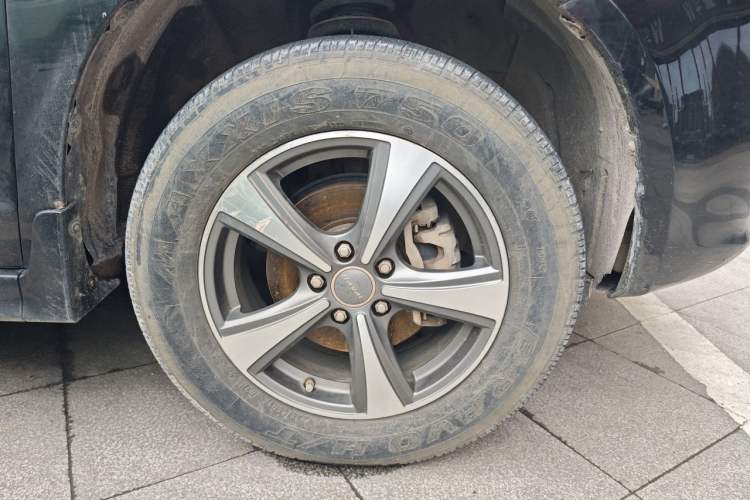 Used Haval H6 2013 Upgraded Model 1.5T Manual Two-Wheel Drive Elite Version Right Front Wheel Hub