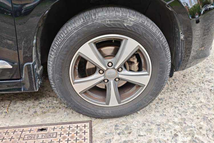 Used Haval H6 2013 Upgraded Model 2.4L Automatic Two-Wheel Drive Elite Version Right Front Wheel Hub