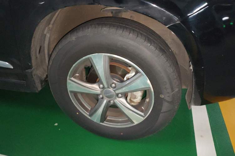 Used Haval H6 2013 Upgraded Model 2.4L Automatic Two-Wheel Drive Elite Version Right Front Wheel Hub
