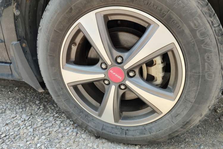 Used Haval H6 2013 Upgraded Model 1.5T Manual Two-Wheel Drive Elite Version Right Front Wheel Hub