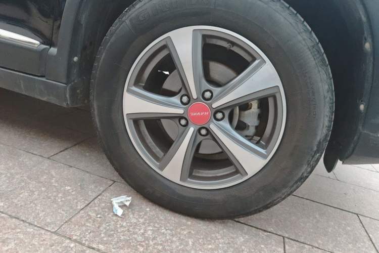 Used Haval H6 2013 Upgraded Model 1.5T Manual Two-Wheel Drive Prestige Version Right Front Wheel Hub