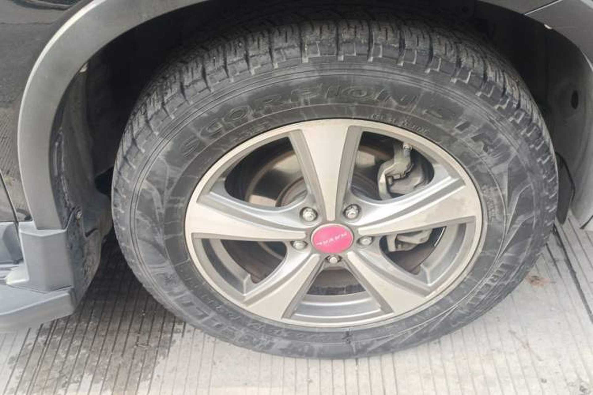 Used Haval H6 2013 Upgraded Model 1.5T Manual Two-Wheel Drive Prestige Version Right Front Wheel Hub