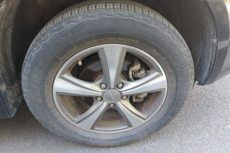 Used Haval H6 2013 Upgraded Model 1.5T Manual Two-Wheel Drive Urban Version Right Front Wheel Hub