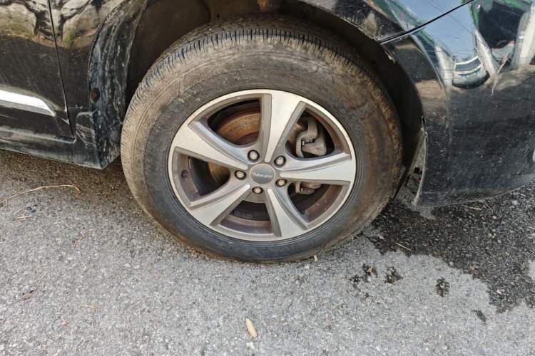 Used Haval H6 2013 Upgraded Model 2.4L Automatic Two-Wheel Drive Elite Version Right Front Wheel Hub