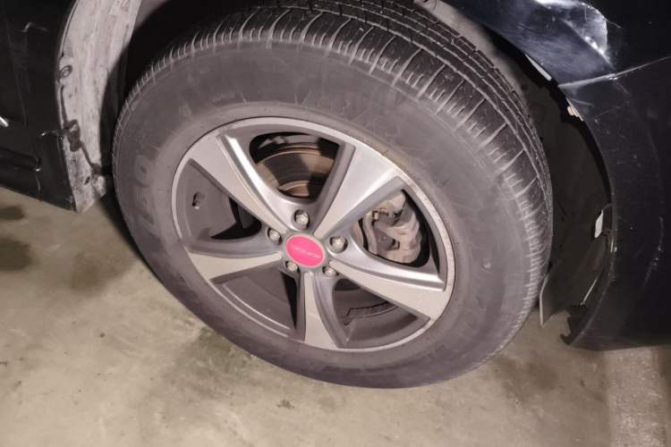 Used Haval H6 2013 Upgraded Model 2.4L Automatic Two-Wheel Drive Elite Version Right Front Wheel Hub