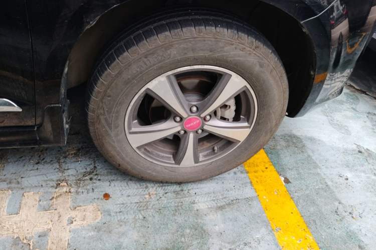 Used Haval H6 2013 Upgraded Model 1.5T Manual Two-Wheel Drive Elite Version Right Front Wheel Hub
