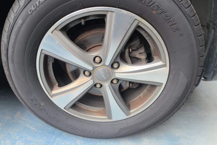 Used Haval H6 2013 Upgraded Model 1.5T Manual Two-Wheel Drive Elite Version Right Front Wheel Hub