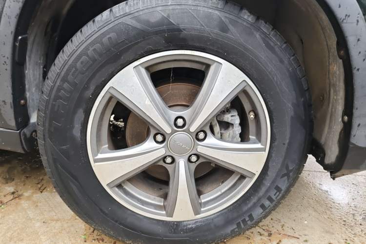 Used Haval H6 2013 Sports Edition 1.5T Manual Two-Wheel Drive Elite Model Right Front Wheel Hub