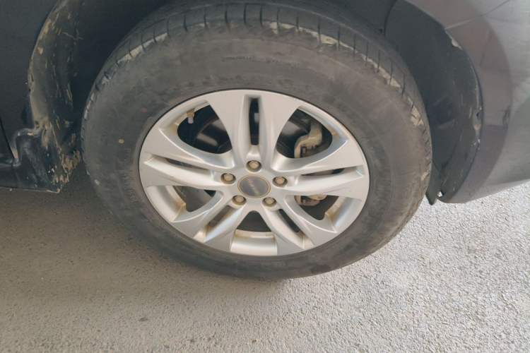 Used Haval H6 2013 Upgraded Model 1.5T Manual Two-Wheel Drive Elite Version Right Front Wheel Hub