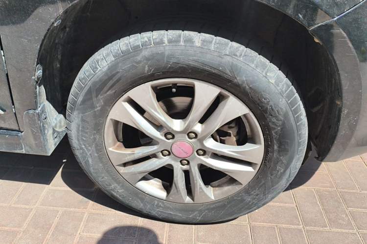 Used Haval H6 2013 Upgraded Model 1.5T Manual Two-Wheel Drive Elite Version Right Front Wheel Hub
