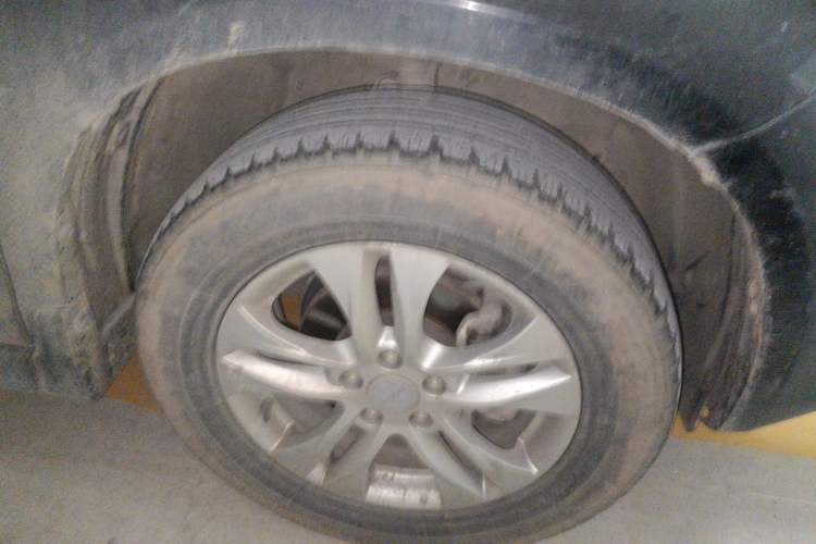 Used Haval H6 2013 Upgraded Model 1.5T Manual Two-Wheel Drive Elite Version Right Front Wheel Hub