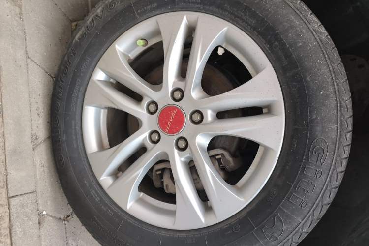 Used Haval H6 2013 Upgraded Model 1.5T Manual Two-Wheel Drive Elite Version Right Front Wheel Hub