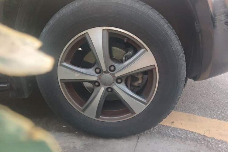 Used Haval H6 2013 Upgraded Model 2.4L Automatic Two-Wheel Drive Elite Version Right Front Wheel Hub