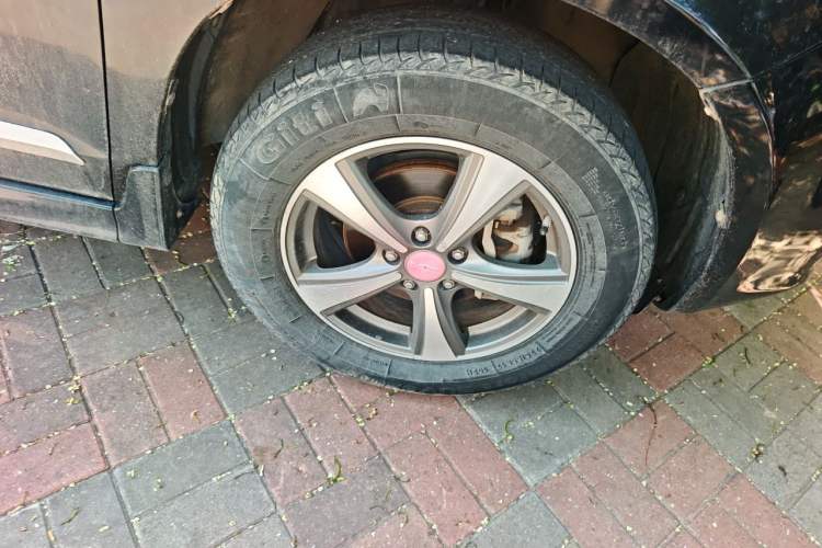 Used Haval H6 2013 Upgraded Model 1.5T Manual Two-Wheel Drive Elite Version Right Front Wheel Hub