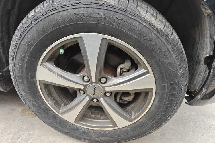 Used Haval H6 2013 Upgraded Model 2.4L Automatic Two-Wheel Drive Elite Version Right Front Wheel Hub