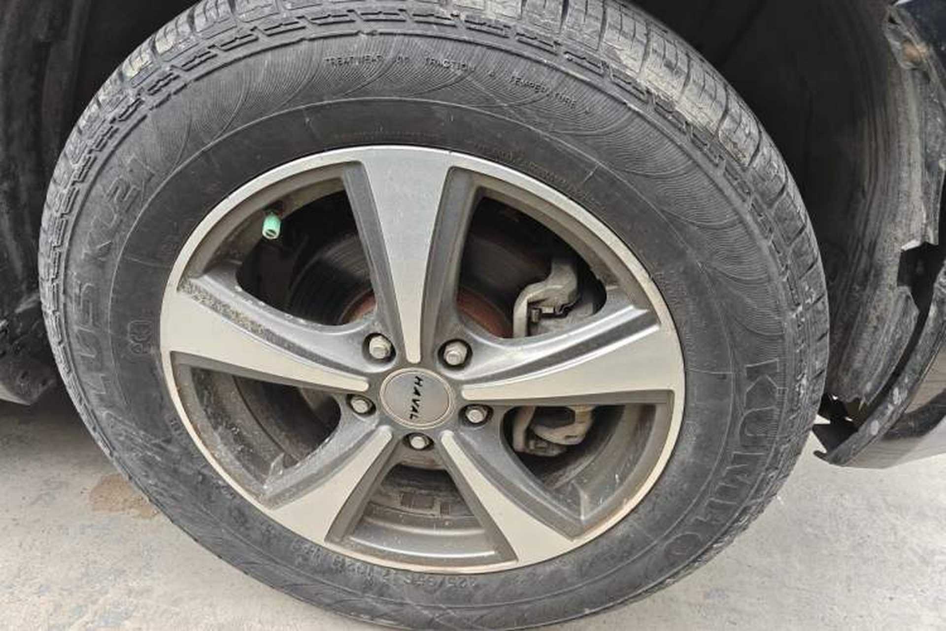 Used Haval H6 2013 Upgraded Model 2.4L Automatic Two-Wheel Drive Elite Version Right Front Wheel Hub