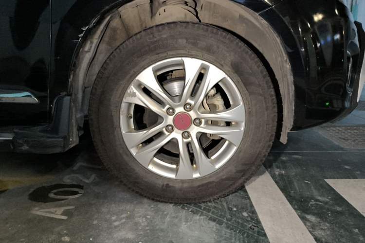 Used Haval H6 2013 Upgraded Model 1.5T Manual Two-Wheel Drive Elite Version Right Front Wheel Hub