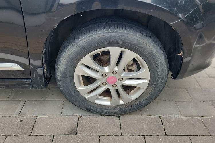 Used Haval H6 2013 Upgraded Model 1.5T Manual Two-Wheel Drive Urban Version Right Front Wheel Hub