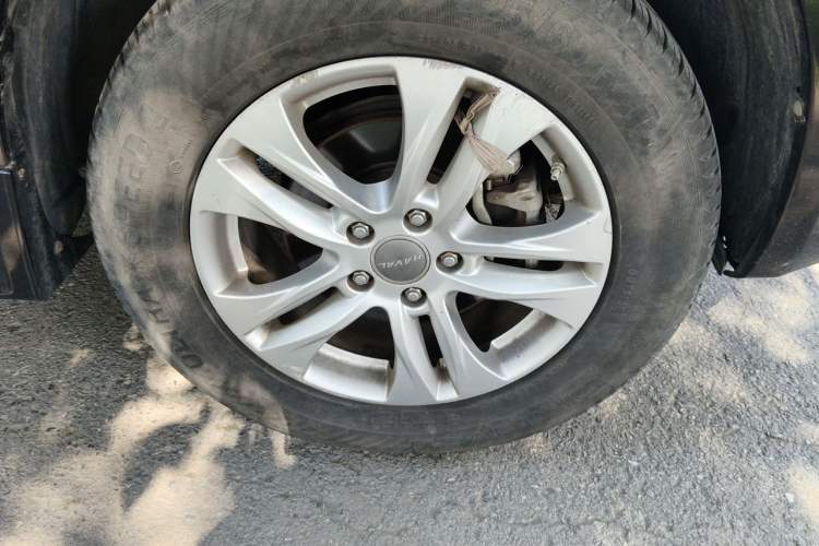 Used Haval H6 2013 Upgraded Model 2.4L Automatic Two-Wheel Drive Elite Version Right Front Wheel Hub