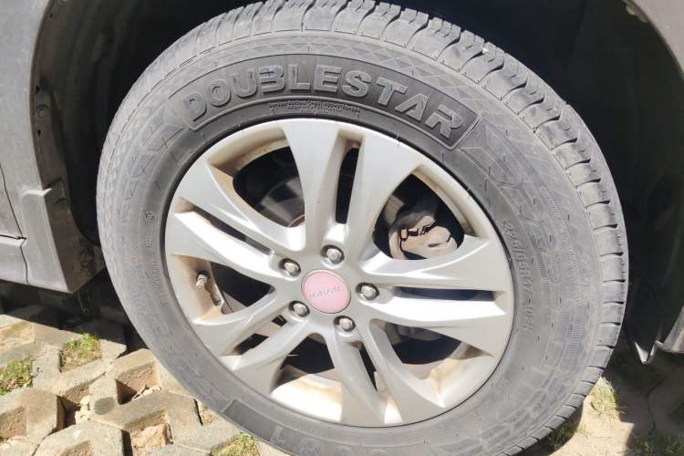 Used Haval H6 2013 Upgraded Model 1.5T Manual Two-Wheel Drive Prestige Version Right Front Wheel Hub