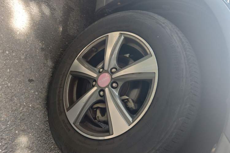 Used Haval H6 2013 Sport Edition 1.5T Manual Two-Wheel Drive Prestige Model Right Front Wheel Hub