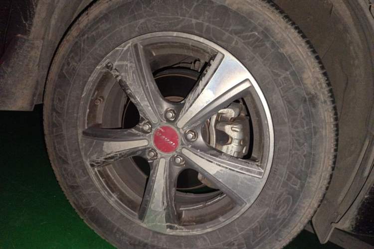 Used Haval H6 2013 Upgraded Model 1.5T Manual Two-Wheel Drive Elite Version Right Front Wheel Hub