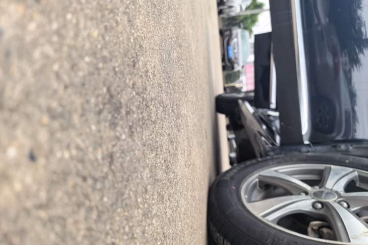 Used Haval H6 2013 Upgraded Model 2.4L Automatic Two-Wheel Drive Elite Version Right Side Sill