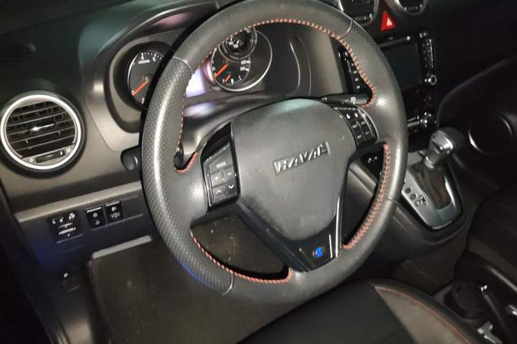 Used Haval H6 2013 Upgraded Model 2.4L Automatic Two-Wheel Drive Elite Version Steering Wheel