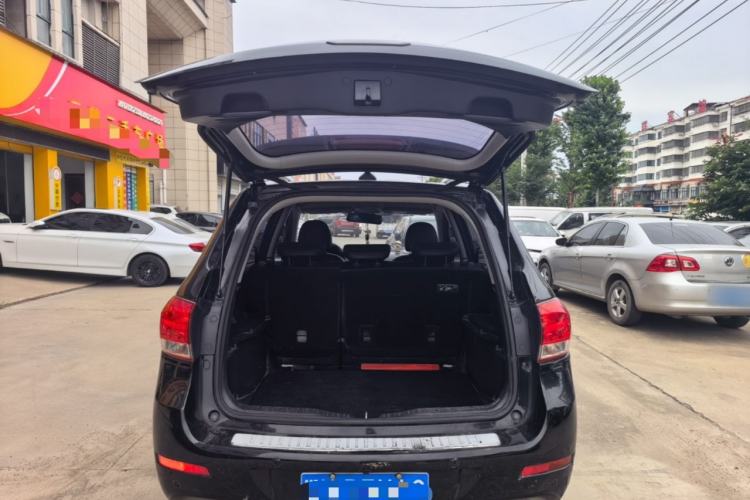 Used Haval H6 2013 Upgraded Model 2.4L Automatic Two-Wheel Drive Elite Version Trunk