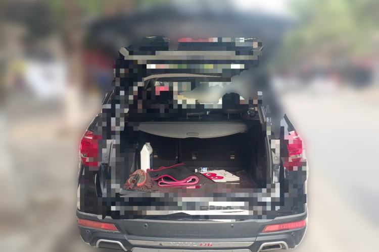 Used Haval H6 2013 Upgraded Model 1.5T Manual Two-Wheel Drive Prestige Version Trunk