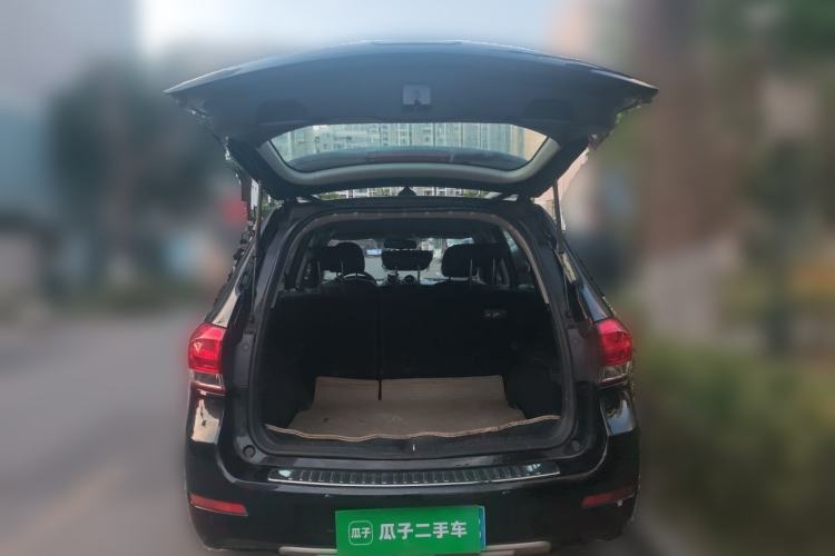 Used Haval H6 2013 Upgraded Model 2.4L Automatic Two-Wheel Drive Elite Version Trunk