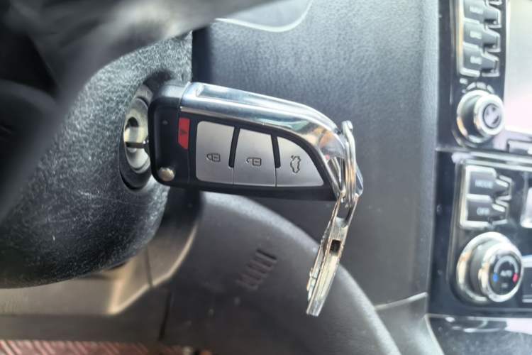 Used Haval H6 2013 Upgraded Model 2.4L Automatic Two-Wheel Drive Elite Version Vehicle Key