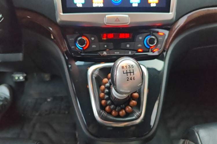 Used Haval H6 2013 Sport Edition 1.5T Manual Two-Wheel Drive Prestige Model Gear Lever