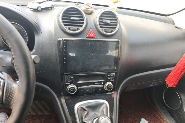 Used Haval H6 2013 Upgraded Model 1.5T Manual Two-Wheel Drive Elite Version Audio And AC Panel