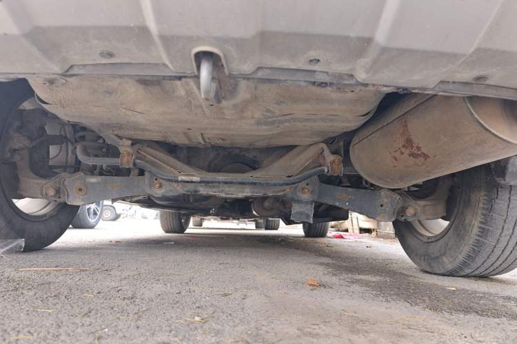 Used Haval H6 2013 Upgraded Model 1.5T Manual Two-Wheel Drive Elite Version Chassis Rear