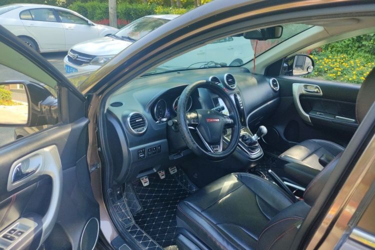 Used Haval H6 2013 Upgraded Model 1.5T Manual Two-Wheel Drive Elite Version Driver Seat