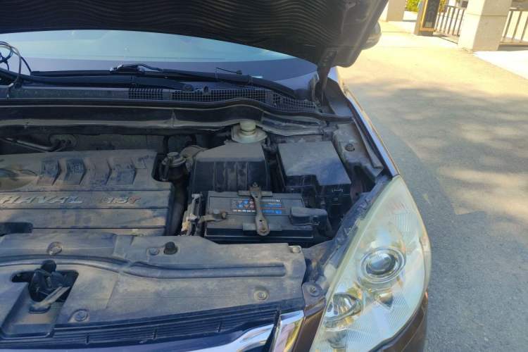 Used Haval H6 2013 Upgraded Model 1.5T Manual Two-Wheel Drive Elite Version Engine Bay Left