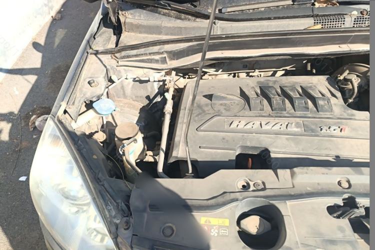 Used Haval H6 2013 Upgraded Model 1.5T Manual Two-Wheel Drive Elite Version Engine Bay Right