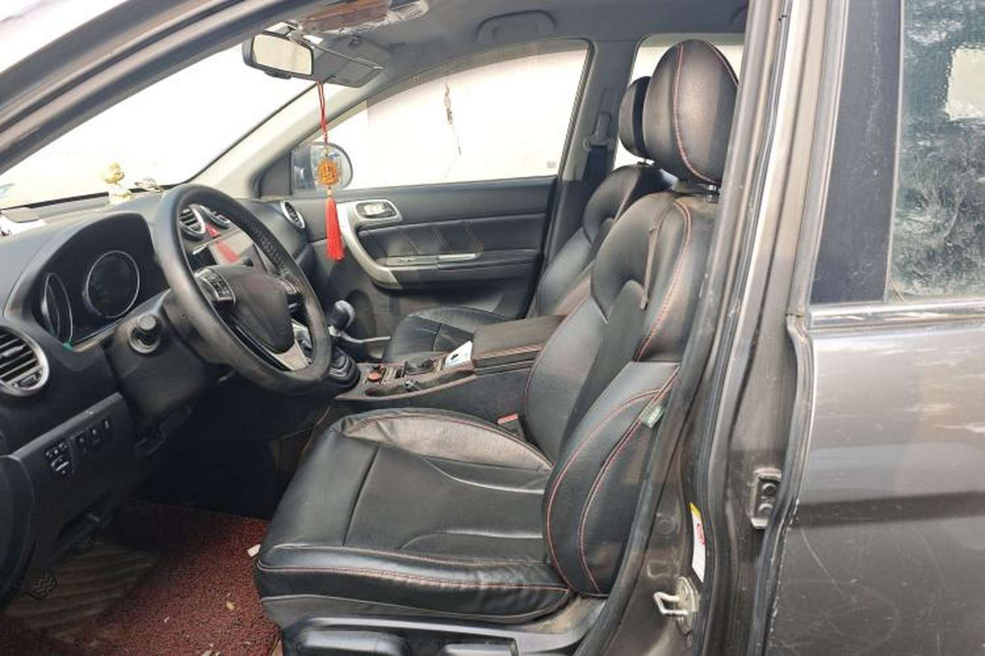 Used Haval H6 2013 Upgraded Model 1.5T Manual Two-Wheel Drive Elite Version Left Front Seat