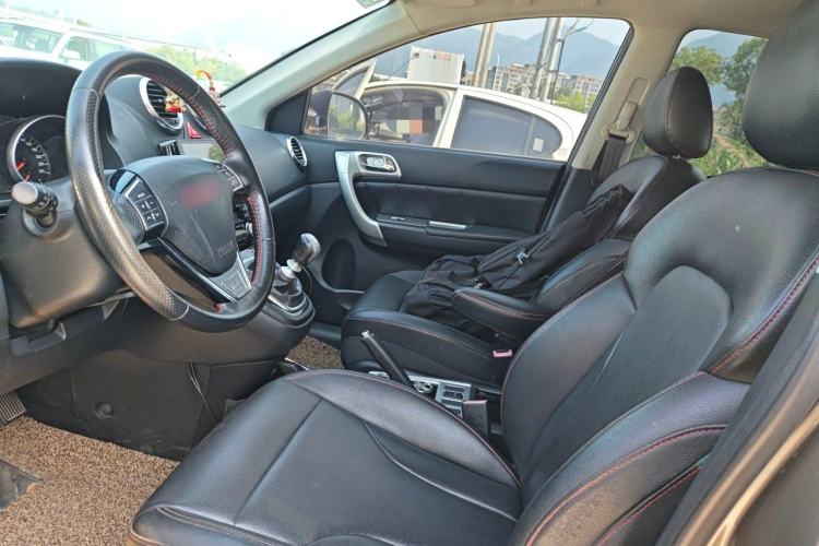 Used Haval H6 2013 Upgraded Model 1.5T Manual Two-Wheel Drive Elite Version Left Front Seat