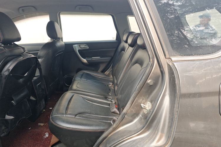Used Haval H6 2013 Upgraded Model 1.5T Manual Two-Wheel Drive Elite Version Left Rear Seat