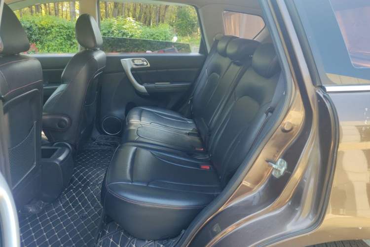 Used Haval H6 2013 Upgraded Model 1.5T Manual Two-Wheel Drive Elite Version Left Rear Seat