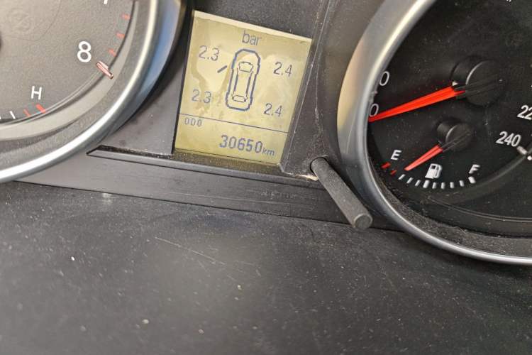 Used Haval H6 2013 Upgraded Model 1.5T Manual Two-Wheel Drive Elite Version Odometer Close Up