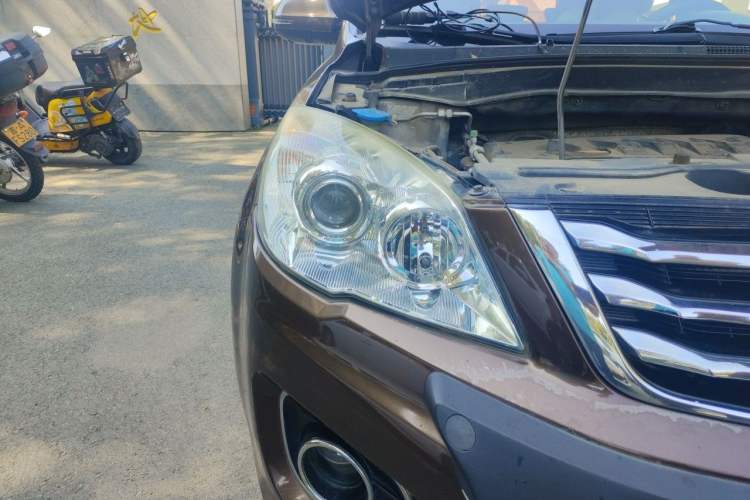 Used Haval H6 2013 Upgraded Model 1.5T Manual Two-Wheel Drive Elite Version Right Front Headlight
