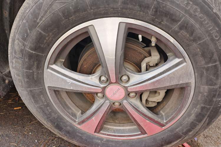 Used Haval H6 2013 Upgraded Model 1.5T Manual Two-Wheel Drive Elite Version Right Front Wheel Hub