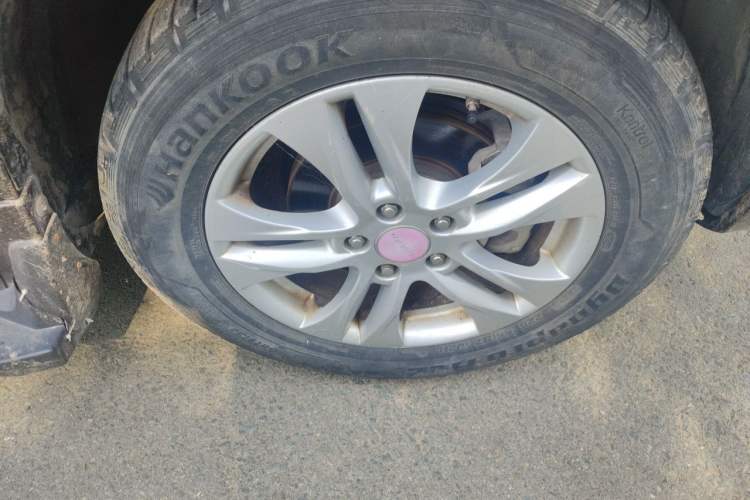 Used Haval H6 2013 Upgraded Model 1.5T Manual Two-Wheel Drive Elite Version Right Front Wheel Hub