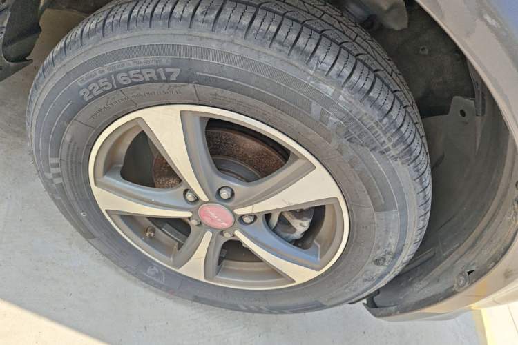 Used Haval H6 2013 Upgraded Model 1.5T Manual Two-Wheel Drive Elite Version Right Front Wheel Hub